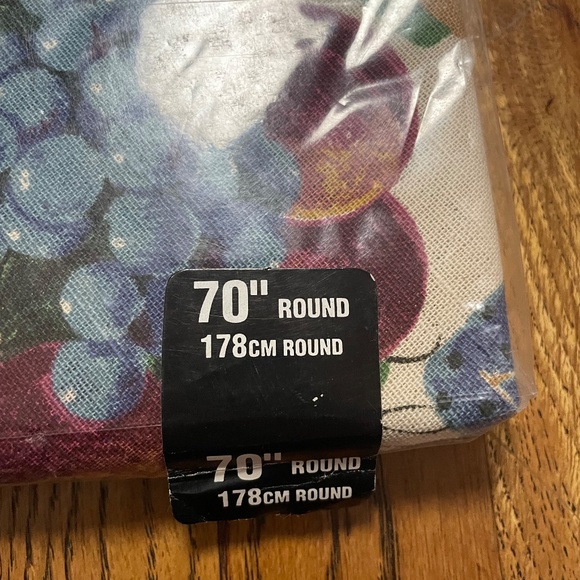 Selections-Field of Fruit Tablecloth--70 inches round-NWT - Picture 4 of 6